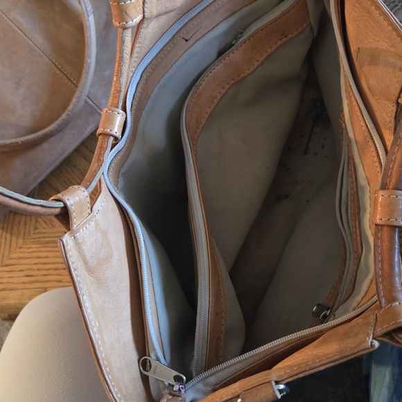 Elegant Brown Leather Handbag - Picture 3 of 3